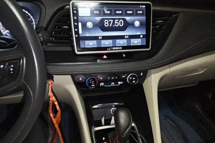 Used Buick GL6 2018 18T 6-Seater Elite Model Audio And AC Panel