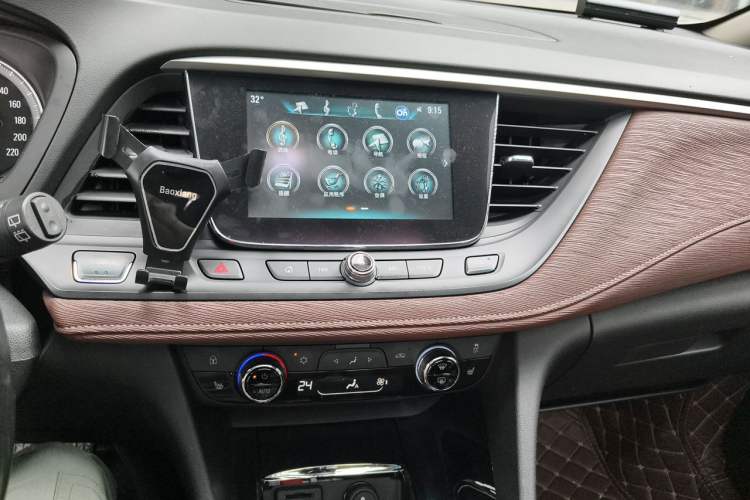 Used Buick GL6 2018 18T 6-Seater Prestige Model Audio And AC Panel