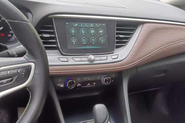 Used Buick GL6 2018 18T 6-Seater Prestige Model Audio And AC Panel