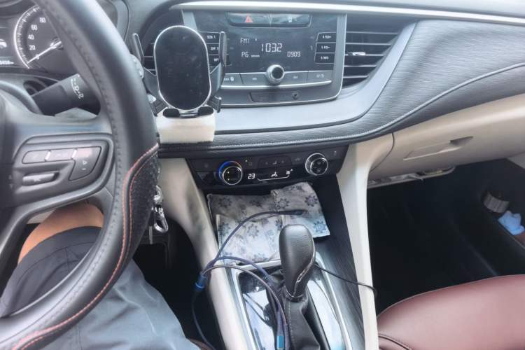 Used Buick GL6 2018 18T 6-Seater Elite Model Audio And AC Panel