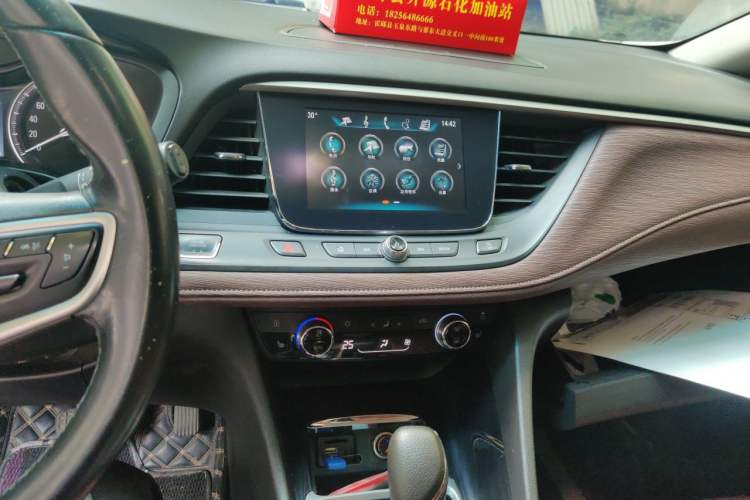 Used Buick GL6 2018 18T 6-Seater Luxury Model Audio And AC Panel