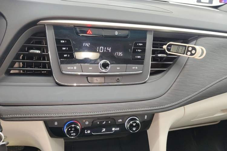 Used Buick GL6 2018 18T 6-Seater Elite Model Audio And AC Panel