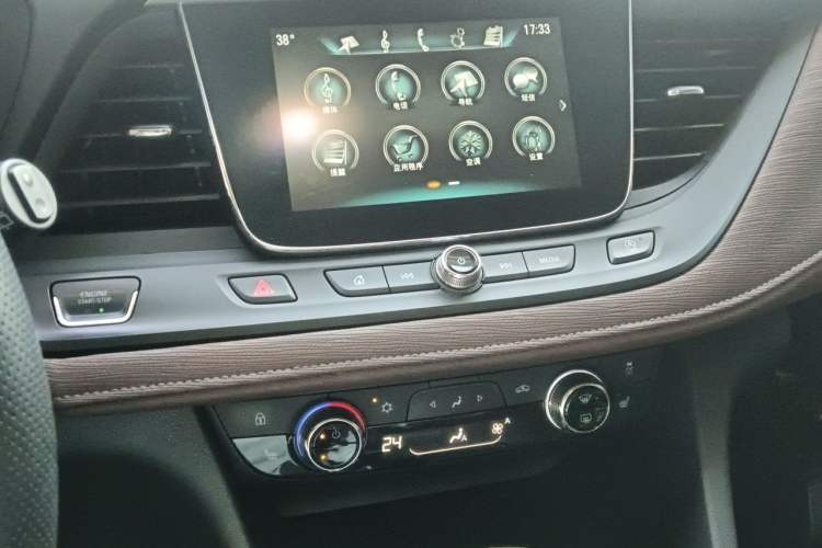Used Buick GL6 2018 18T 6-Seater Luxury Model Audio And AC Panel