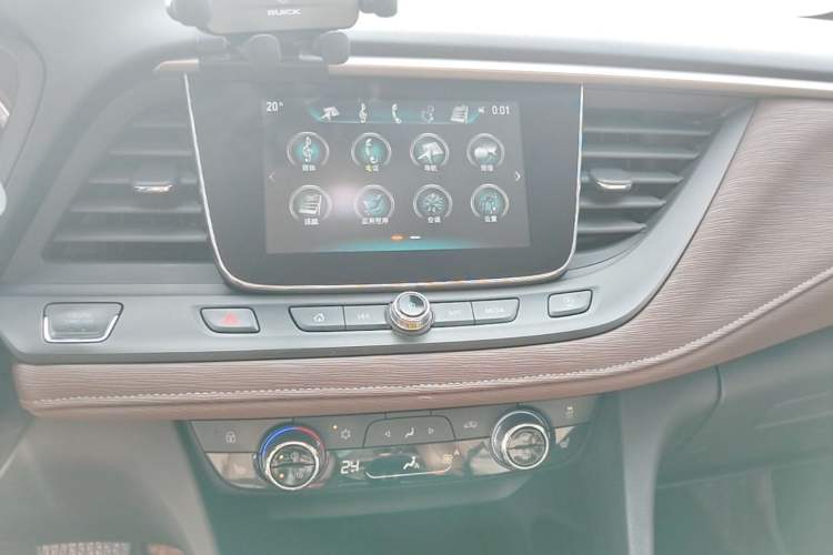 Used Buick GL6 2018 18T 6-Seater Luxury Model Audio And AC Panel