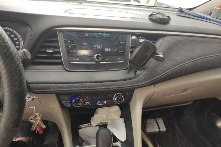 Used Buick GL6 2018 18T 5-Seater Elite Version Audio And AC Panel