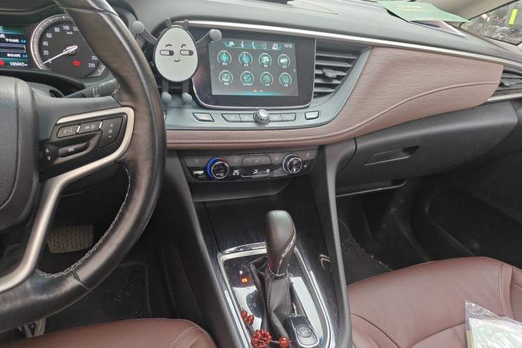 Used Buick GL6 2018 18T 6-Seater Luxury Model Audio And AC Panel