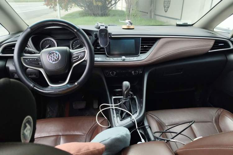 Used Buick GL6 2018 18T 6-Seater Luxury Model Center Console