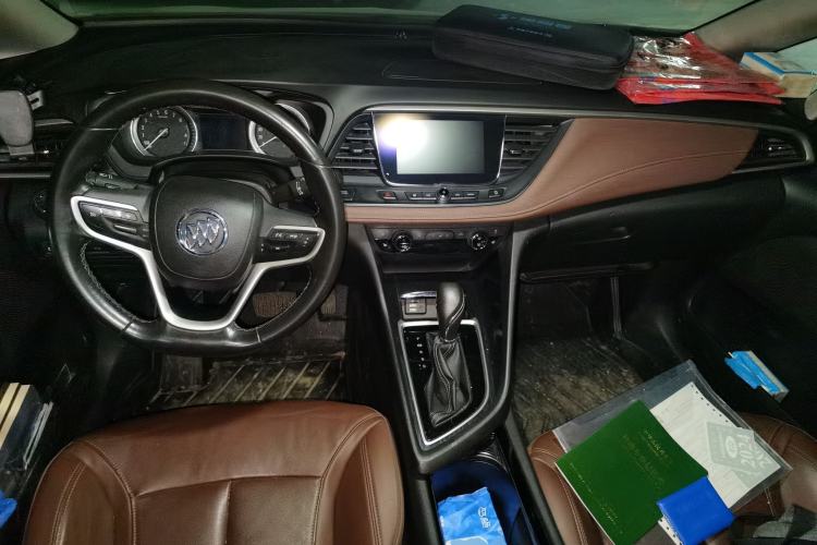 Used Buick GL6 2018 18T 6-Seater Elite Model Center Console