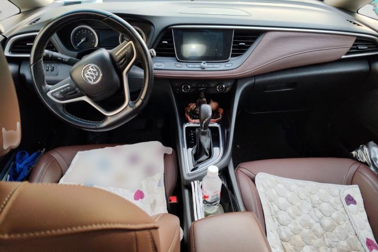 Used Buick GL6 2018 18T 6-Seater Luxury Model Center Console