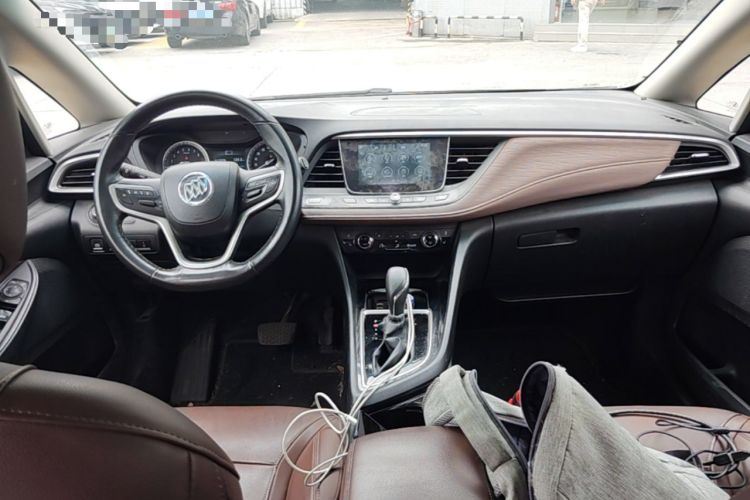 Used Buick GL6 2018 18T 6-Seater Prestige Model Center Console