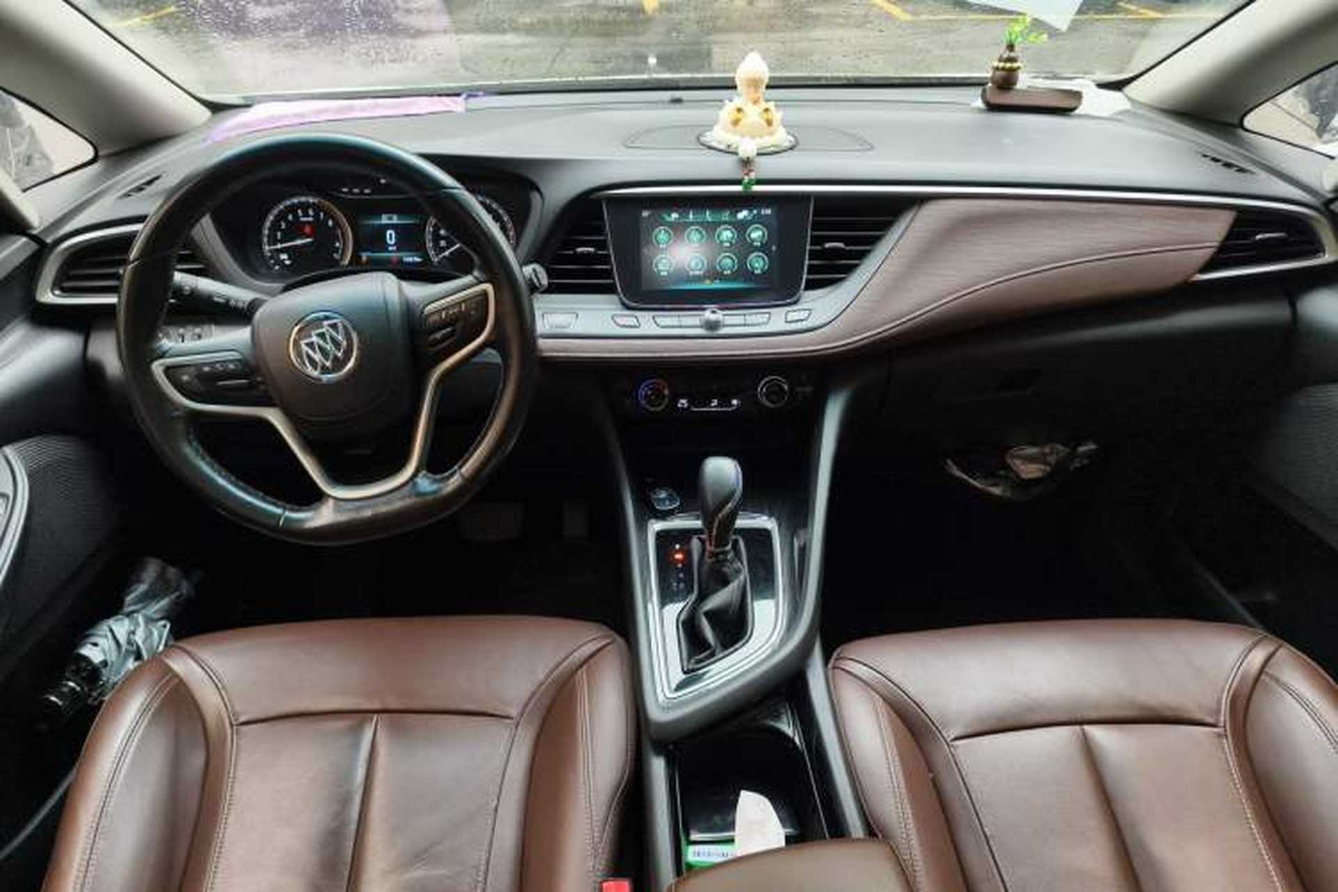 Used Buick GL6 2018 18T 6-Seater Luxury Model Center Console