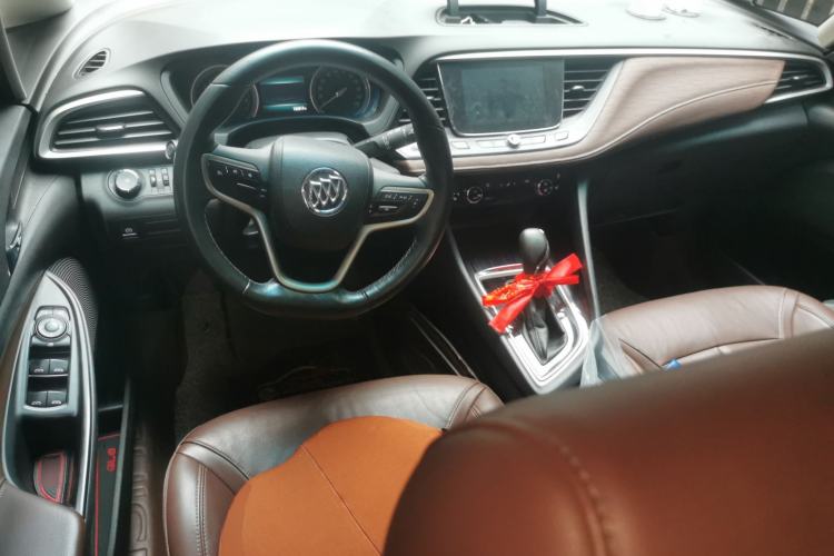Used Buick GL6 2018 18T 6-Seater Luxury Model Center Console