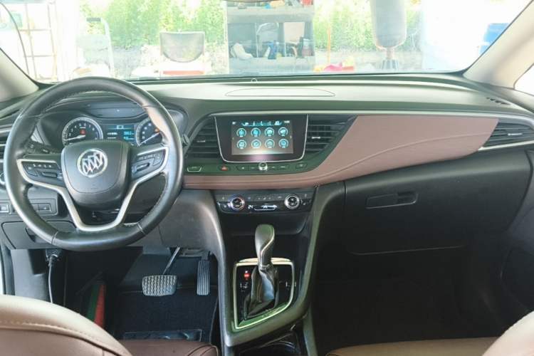Used Buick GL6 2018 18T 6-Seater Prestige Model Center Console
