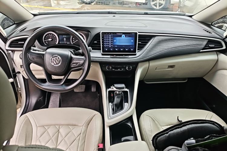 Used Buick GL6 2018 18T 6-Seater Elite Model Center Console