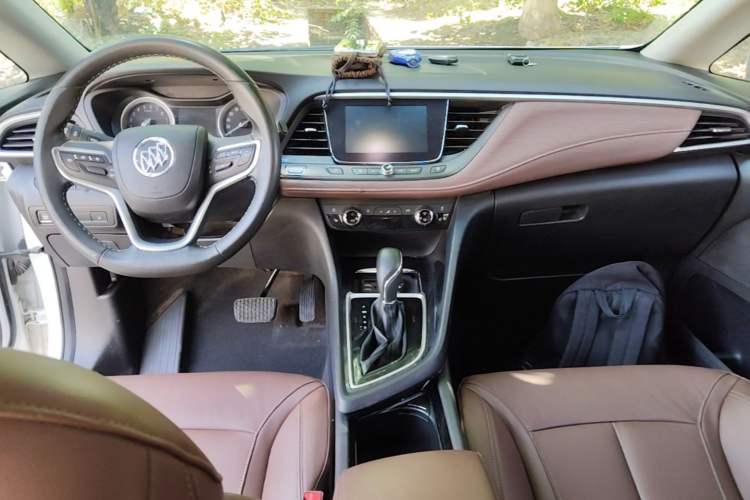 Used Buick GL6 2018 18T 6-Seater Luxury Model Center Console