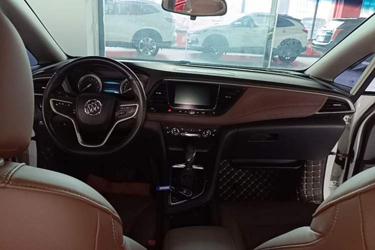 Used Buick GL6 2018 18T 6-Seater Luxury Model Center Console