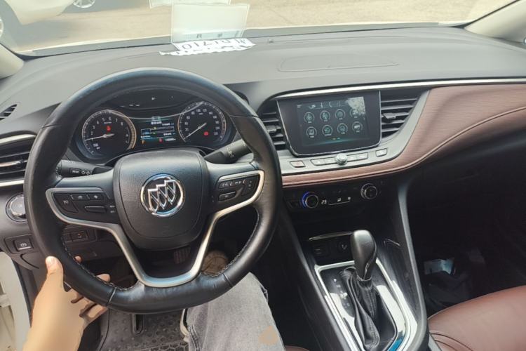 Used Buick GL6 2018 18T 6-Seater Luxury Model Center Console