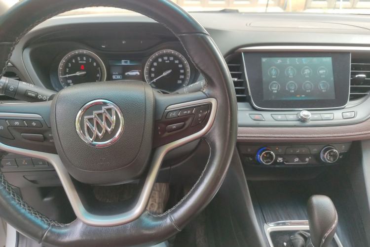 Used Buick GL6 2018 18T 6-Seater Prestige Model Center Console