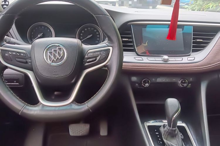 Used Buick GL6 2018 18T 6-Seater Prestige Model Center Console
