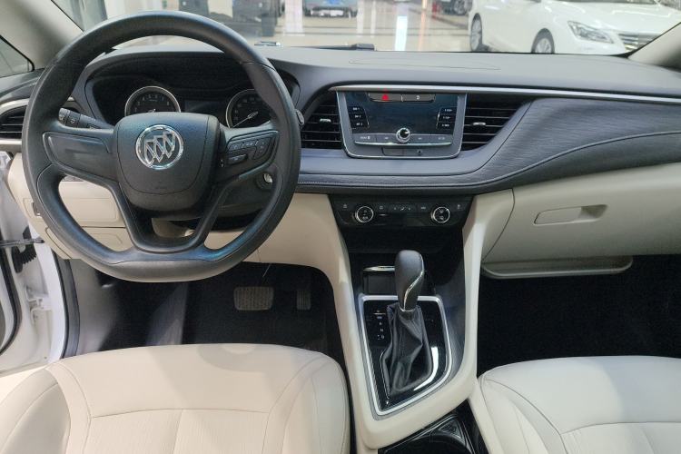 Used Buick GL6 2018 18T 6-Seater Elite Model Center Console