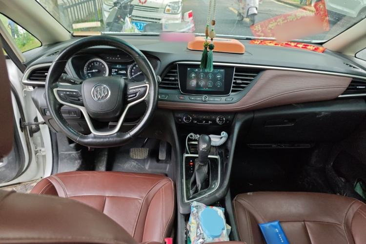 Used Buick GL6 2018 18T 6-Seater Luxury Model Center Console