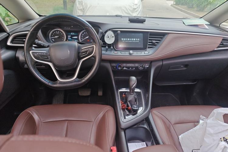 Used Buick GL6 2018 18T 6-Seater Luxury Model Center Console