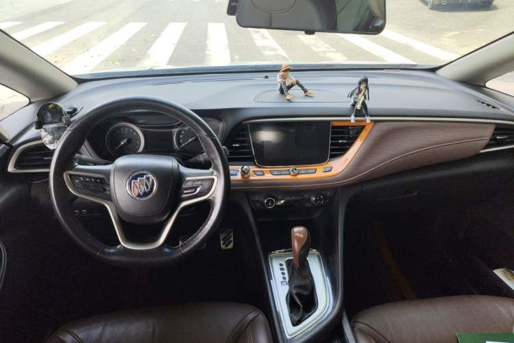Used Buick GL6 2018 18T 6-Seater Luxury Model Center Console