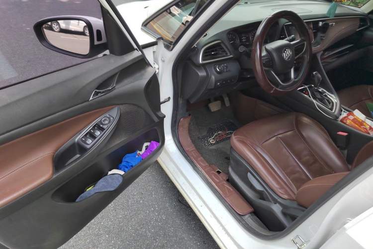 Used Buick GL6 2018 18T 6-Seater Prestige Model Driver Seat