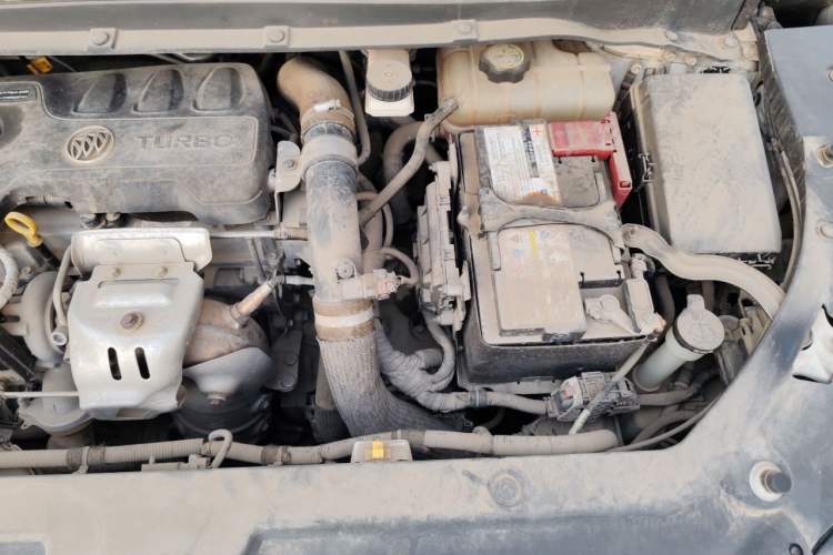 Used Buick GL6 2018 18T 6-Seater Luxury Model Engine Bay Left