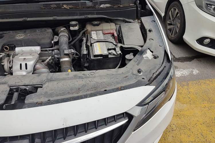 Used Buick GL6 2018 18T 6-Seater Prestige Model Engine Bay Left