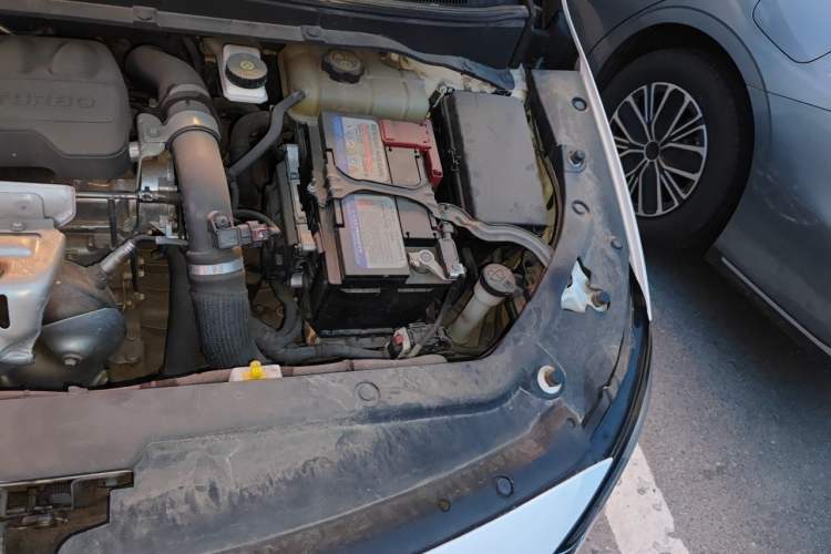 Used Buick GL6 2018 18T 6-Seater Luxury Model Engine Bay Left