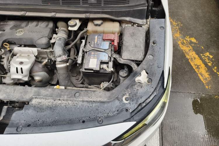 Used Buick GL6 2018 18T 6-Seater Luxury Model Engine Bay Left