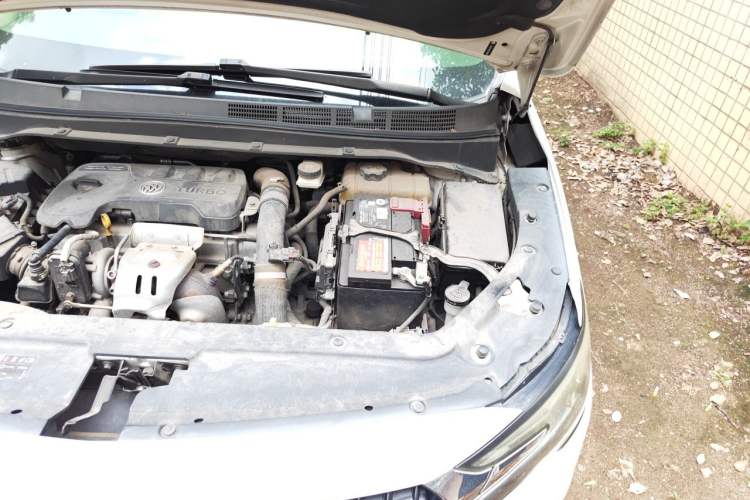 Used Buick GL6 2018 18T 6-Seater Prestige Model Engine Bay Left