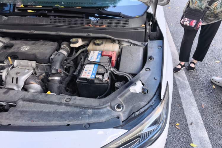 Used Buick GL6 2018 18T 6-Seater Luxury Model Engine Bay Left
