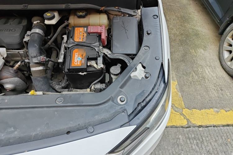 Used Buick GL6 2018 18T 6-Seater Prestige Model Engine Bay Left