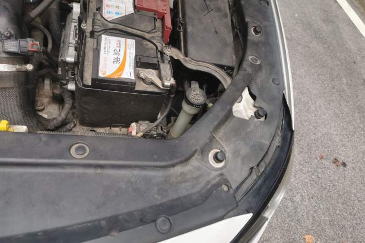 Used Buick GL6 2018 18T 6-Seater Luxury Model Engine Bay Left