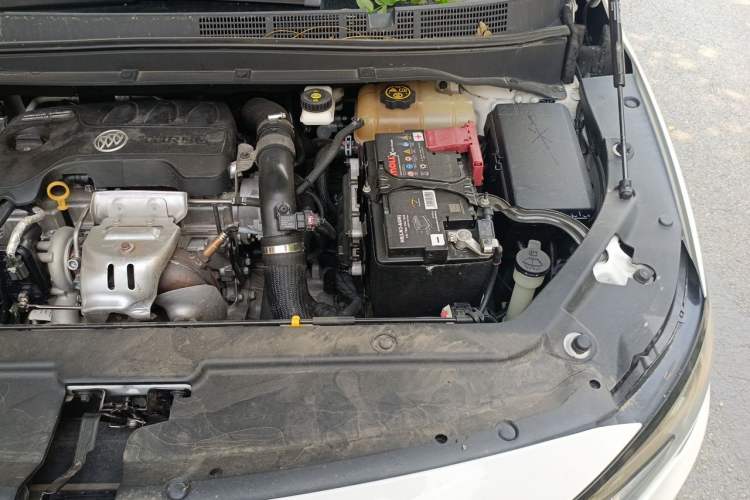 Used Buick GL6 2018 18T 6-Seater Prestige Model Engine Bay Left
