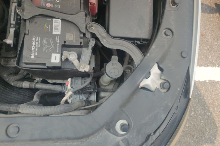 Used Buick GL6 2018 18T 6-Seater Prestige Model Engine Bay Left
