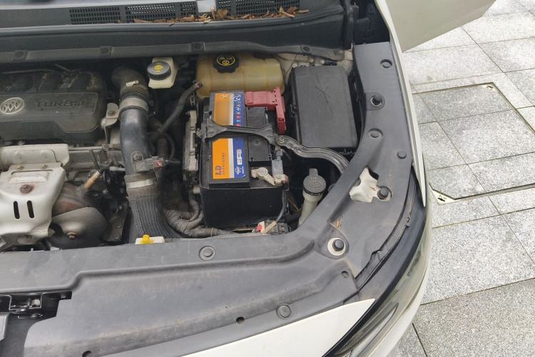 Used Buick GL6 2018 18T 6-Seater Prestige Model Engine Bay Left