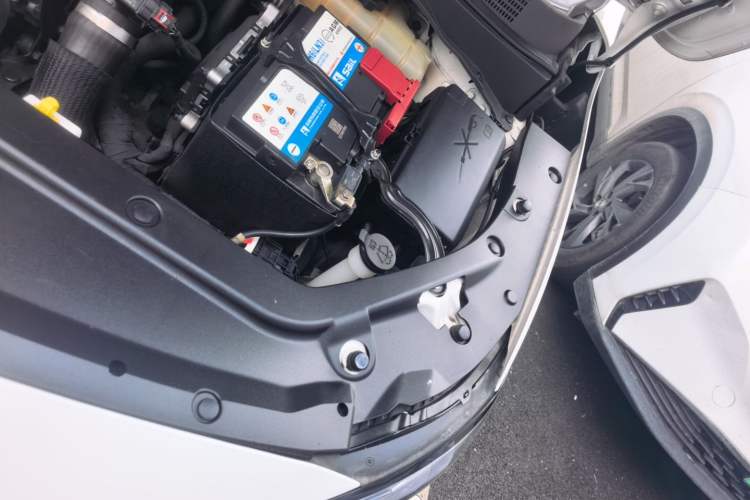 Used Buick GL6 2018 18T 6-Seater Elite Model Engine Bay Left
