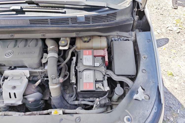 Used Buick GL6 2018 18T 6-Seater Elite Model Engine Bay Left