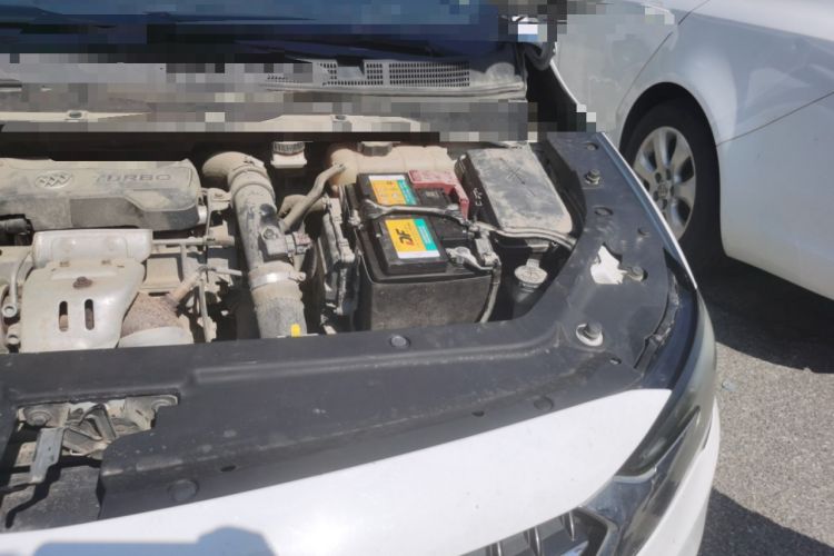 Used Buick GL6 2018 18T 5-seat Luxury Model Engine Bay Left