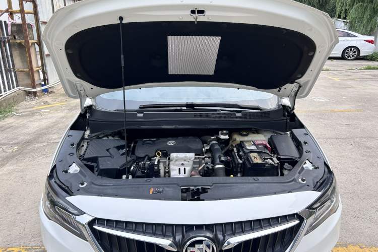 Used Buick GL6 2018 18T 6-Seater Prestige Model Engine Bay