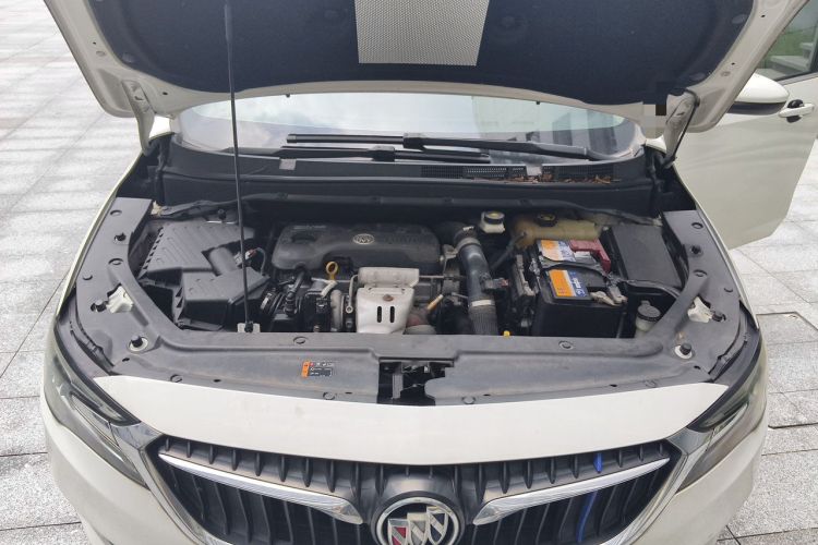 Used Buick GL6 2018 18T 6-Seater Prestige Model Engine Bay