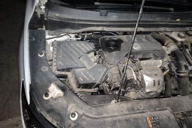 Used Buick GL6 2018 18T 6-Seater Luxury Model Engine Bay Right
