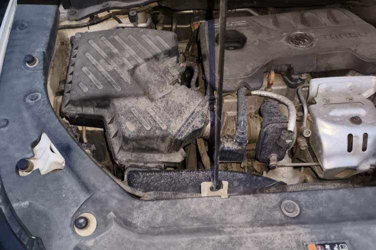 Used Buick GL6 2018 18T 6-Seater Luxury Model Engine Bay Right