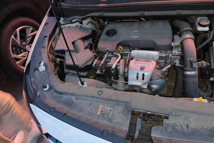 Used Buick GL6 2018 18T 6-Seater Luxury Model Engine Bay Right
