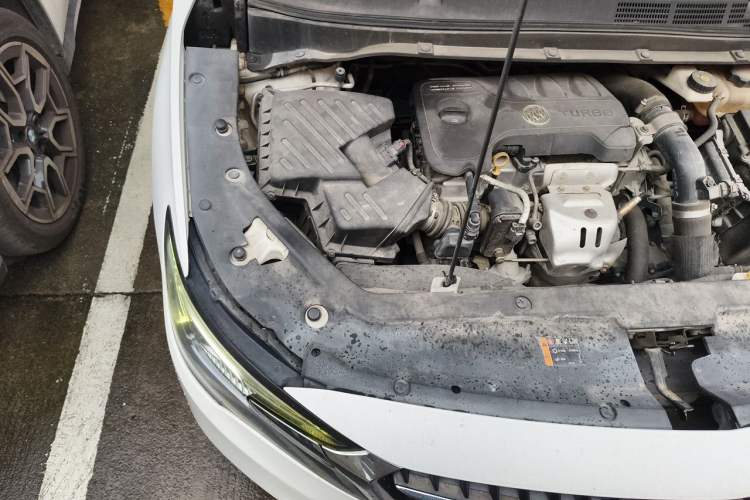 Used Buick GL6 2018 18T 6-Seater Luxury Model Engine Bay Right