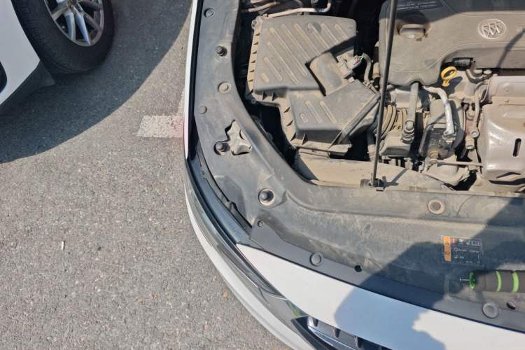 Used Buick GL6 2018 18T 6-Seater Prestige Model Engine Bay Right