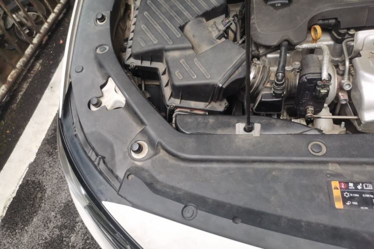 Used Buick GL6 2018 18T 6-Seater Luxury Model Engine Bay Right
